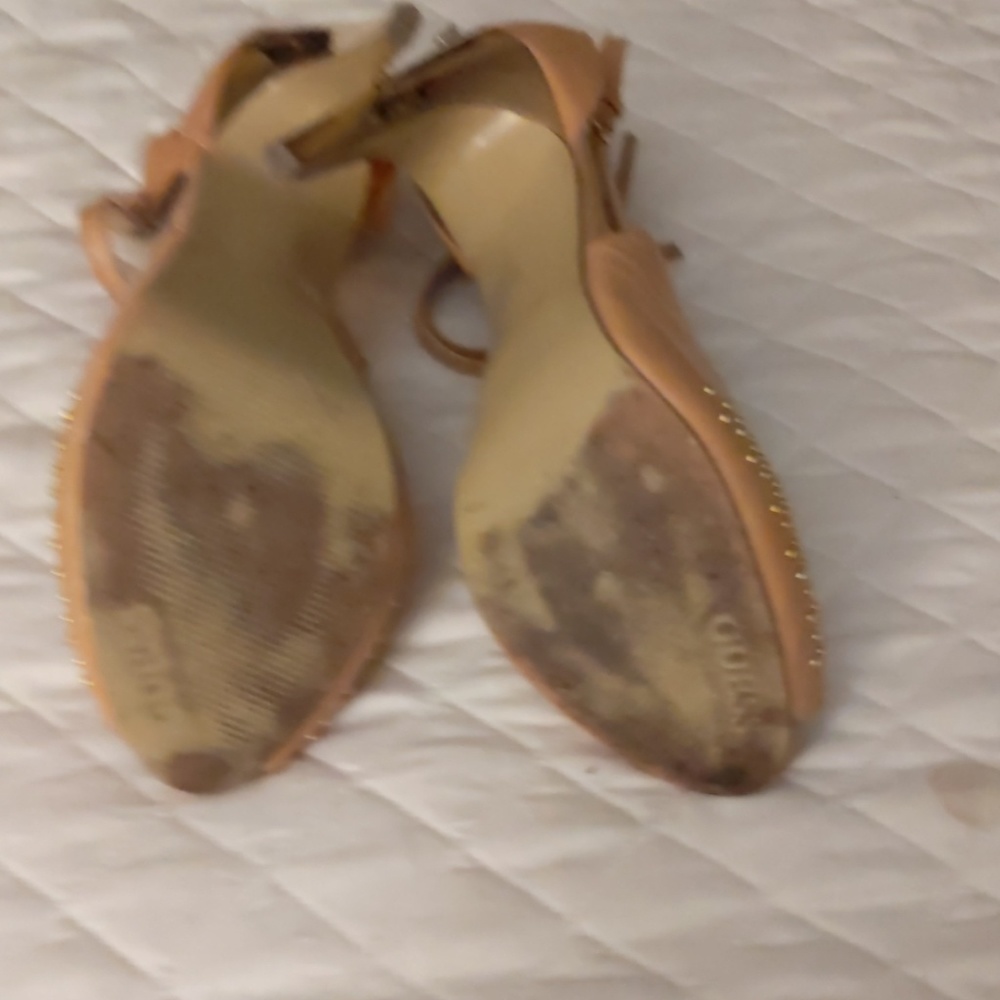 Heels - Picture 4 of 4